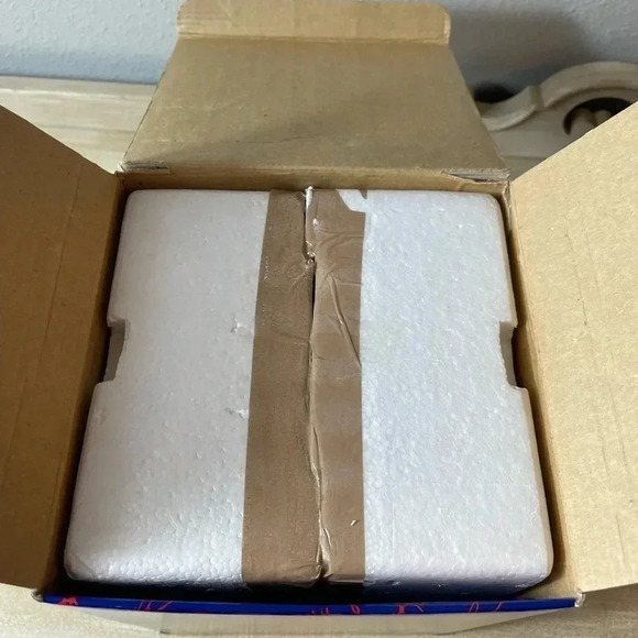 RARE and VHTF SIGNED by Emmett Kelly Jr 1994 Snow Globe. - Picture 5 of 15